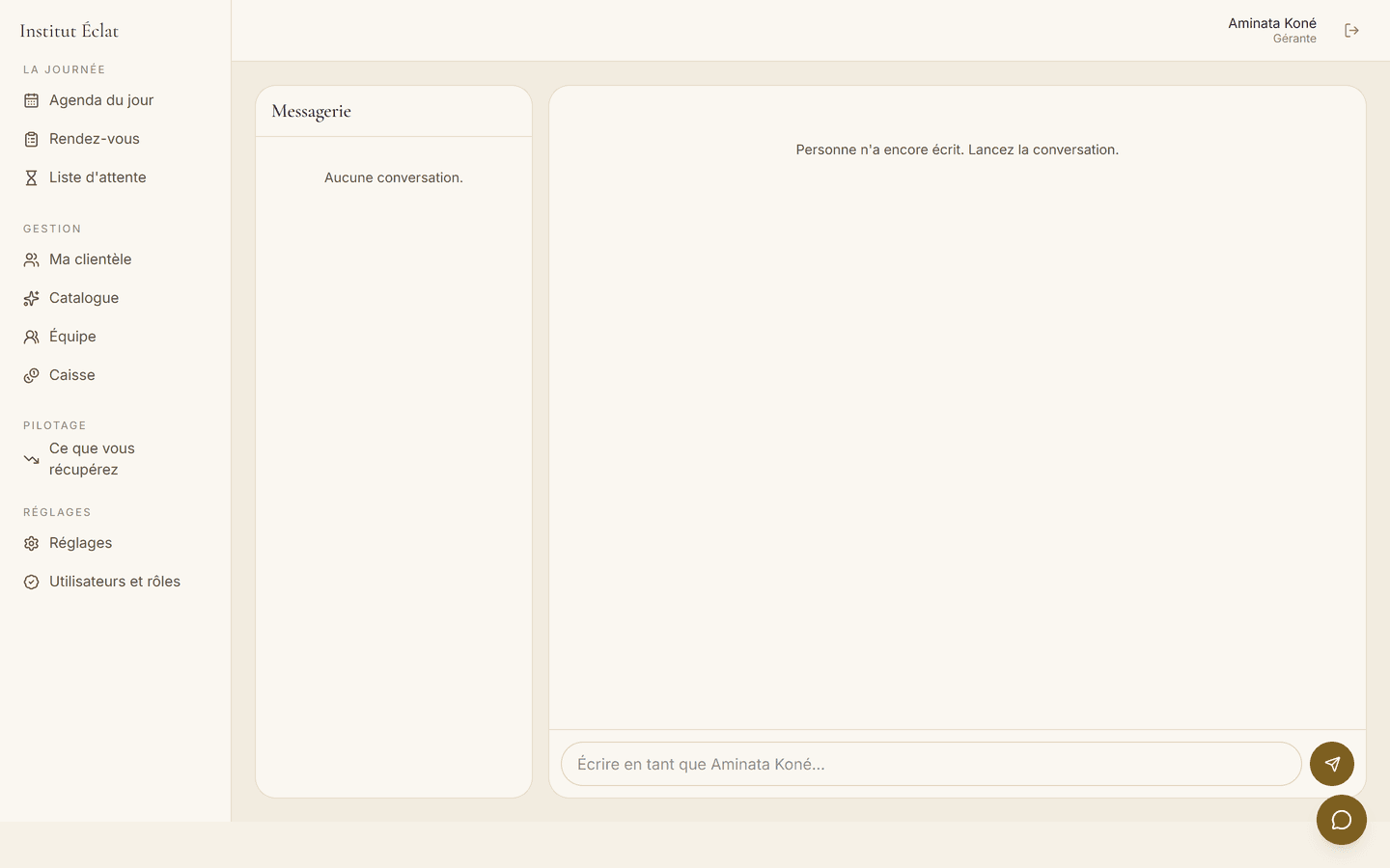 La messagerie, avec la liste des conversations et le fil ouvert.